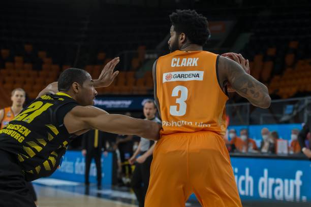 坚持被扶离 坚持被扶离